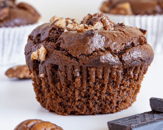 Bolo de chocolate com nozes fofo e húmido – preparado Cafés Serrano