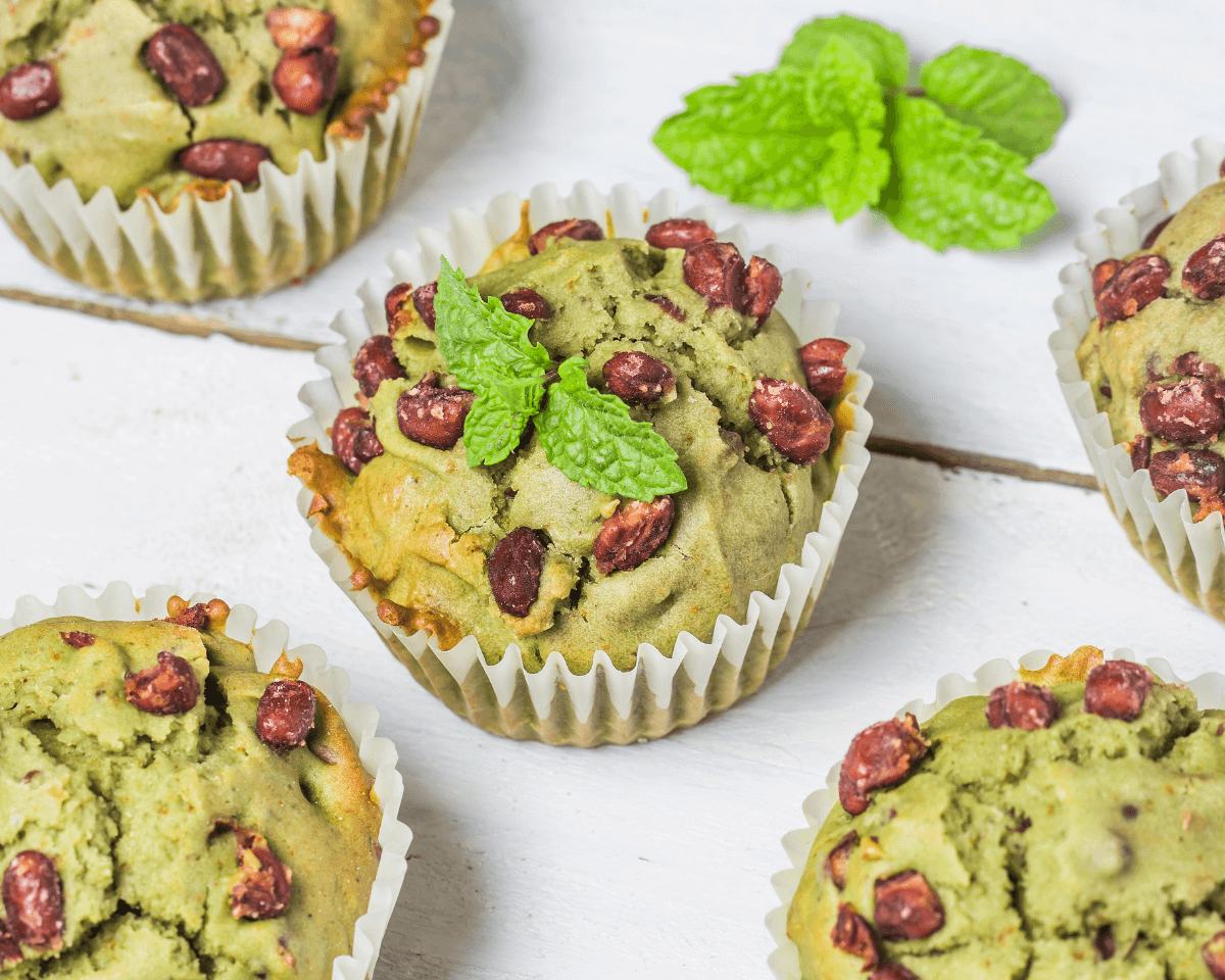 Bolo caseiro de menta com pepitas de chocolate feito com o preparado Cafés Serrano – sobremesa fresca e indulgente