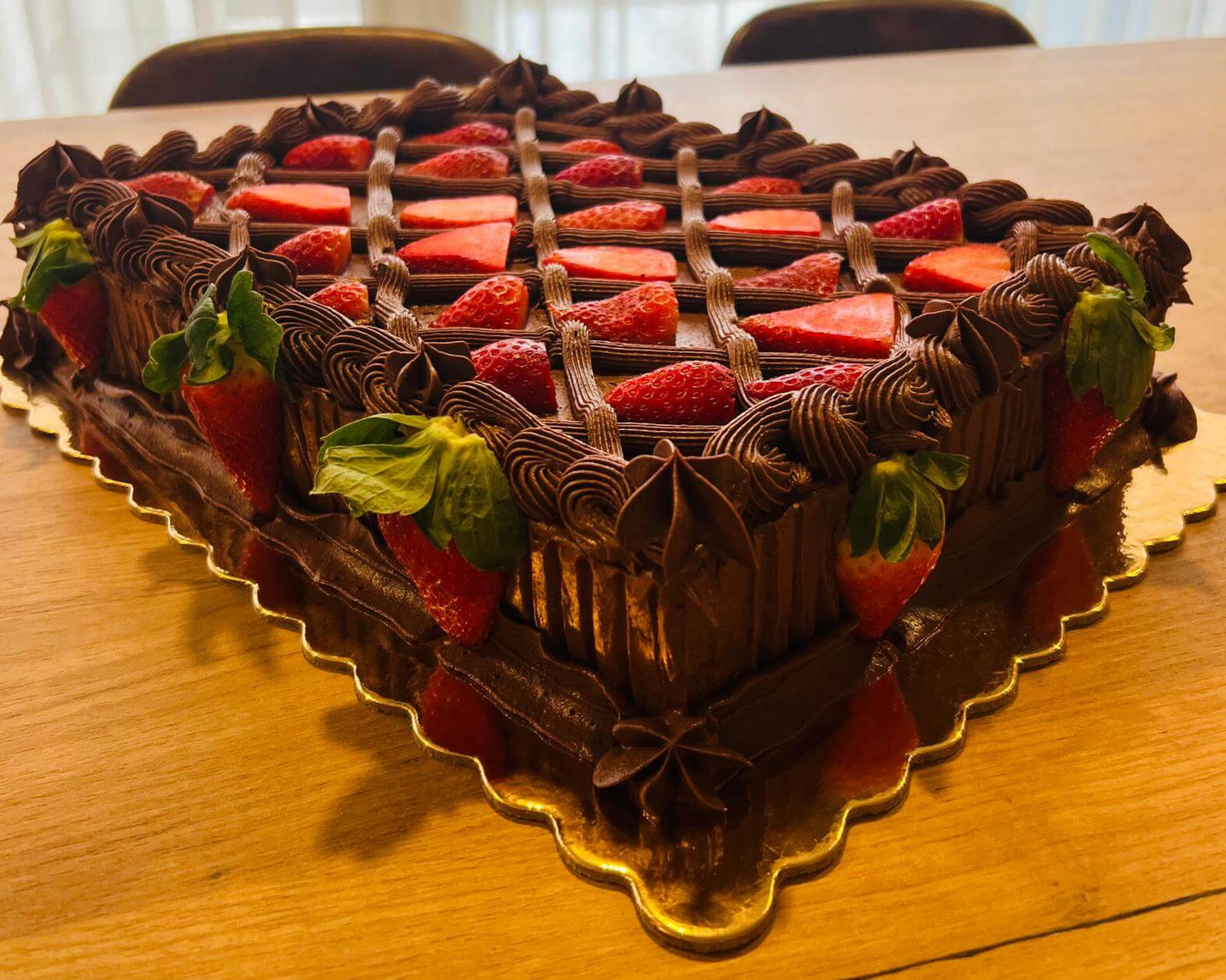 Chantilly de chocolate montado, ideal para bolos e coberturas – Cafés Serrano