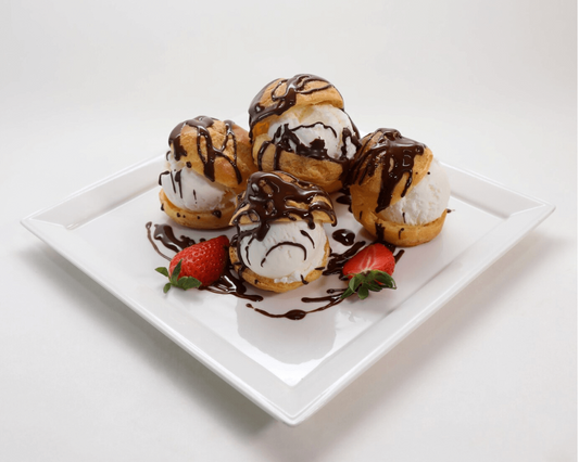 Profiteroles e éclairs preparados com mistura Cafés Serrano – sobremesas clássicas com toque profissional