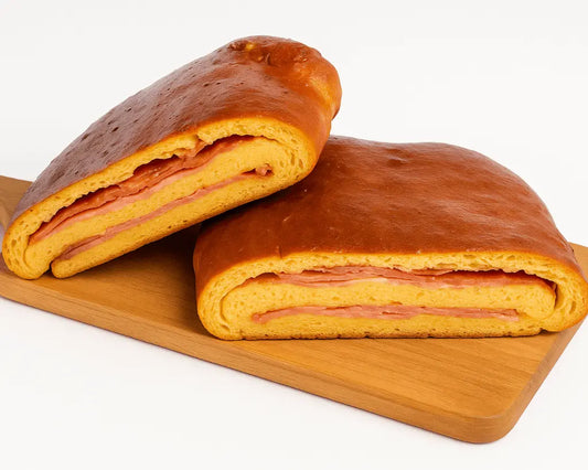 Bola de carne caseira com massa brioche feita com preparado Cafés Serrano – lanche tradicional português