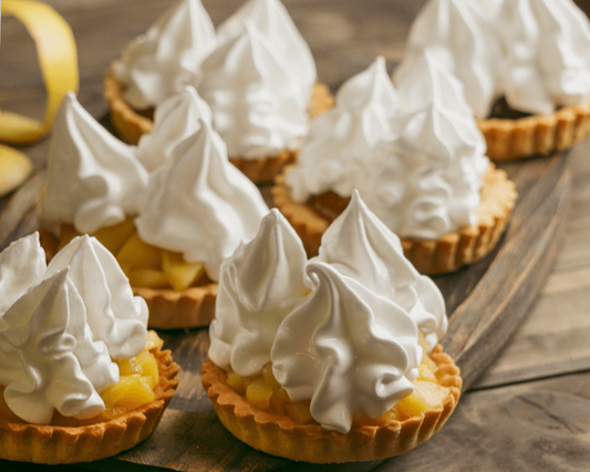 Chantilly cremoso e fofo para cobertura de bolos e doces – Cafés Serrano