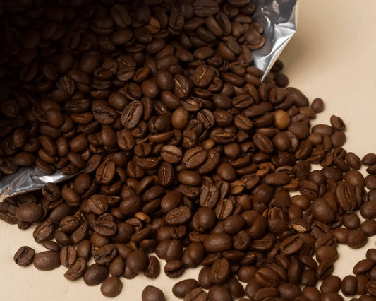 Grãos de café torrado artesanalmente a lenha – Cafés Serrano